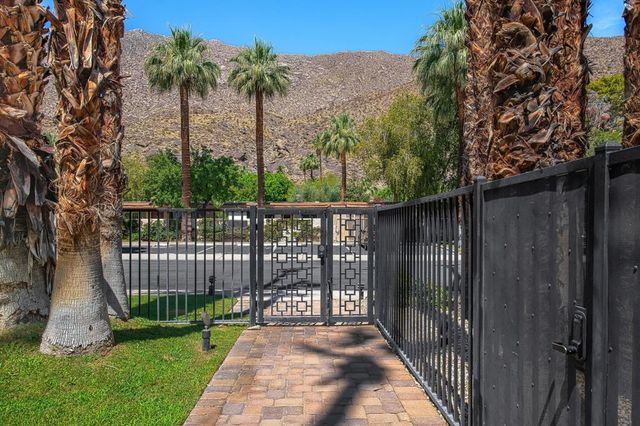 290 S San Jacinto Drive 9, Palm Springs, CA 92262