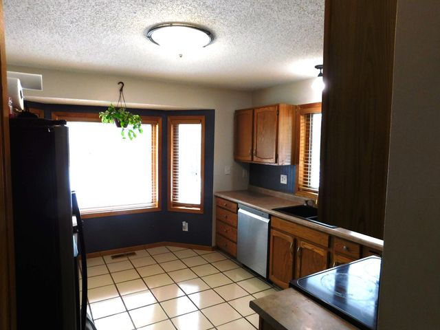 6691 13th St Circle N, Oakdale, MN 55128