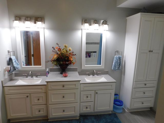 6691 13th St Circle N, Oakdale, MN 55128