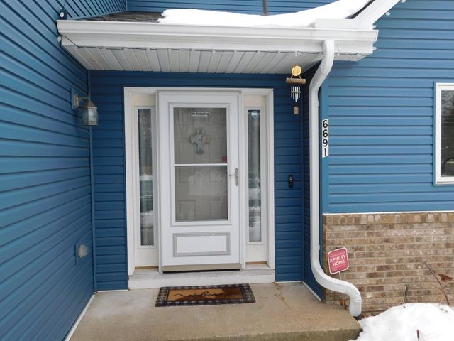 6691 13th St Circle N, Oakdale, MN 55128