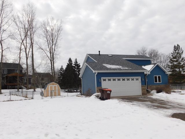 6691 13th St Circle N, Oakdale, MN 55128