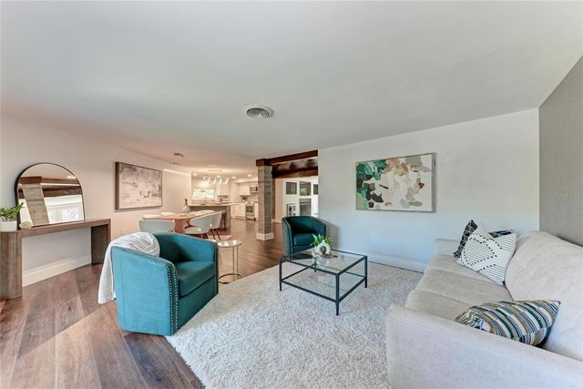 2132 HYDE PARK CIRCLE, Sarasota, FL 34239