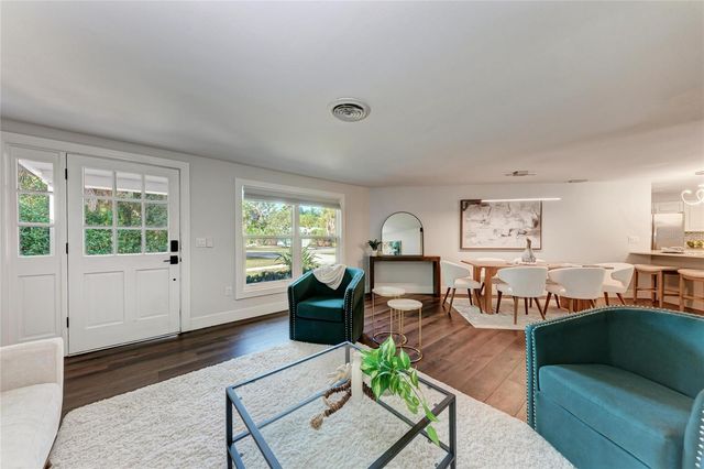 2132 HYDE PARK CIRCLE, Sarasota, FL 34239