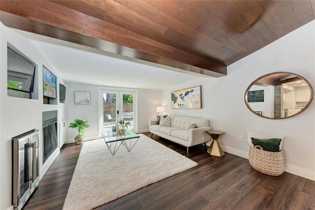 2132 HYDE PARK CIRCLE, Sarasota, FL 34239