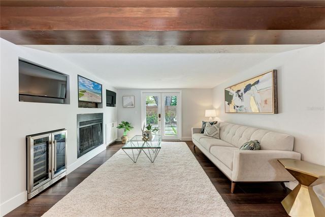 2132 HYDE PARK CIRCLE, Sarasota, FL 34239