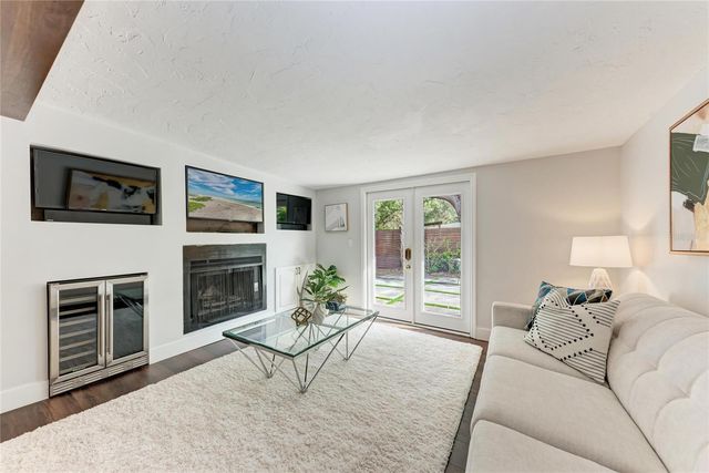 2132 HYDE PARK CIRCLE, Sarasota, FL 34239