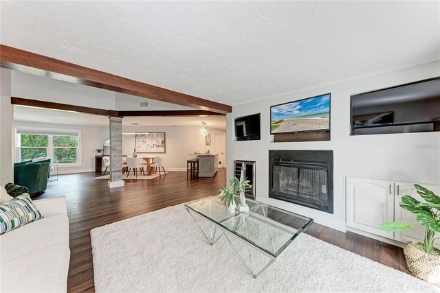 2132 HYDE PARK CIRCLE, Sarasota, FL 34239