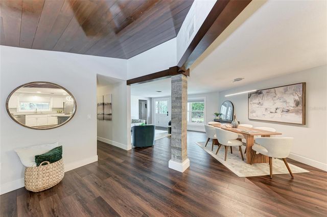 2132 HYDE PARK CIRCLE, Sarasota, FL 34239