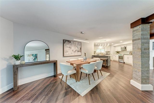 2132 HYDE PARK CIRCLE, Sarasota, FL 34239