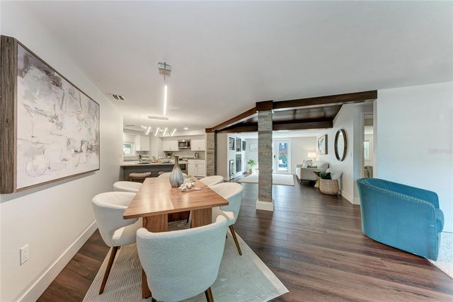 2132 HYDE PARK CIRCLE, Sarasota, FL 34239