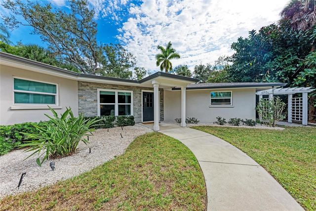 2132 HYDE PARK CIRCLE, Sarasota, FL 34239