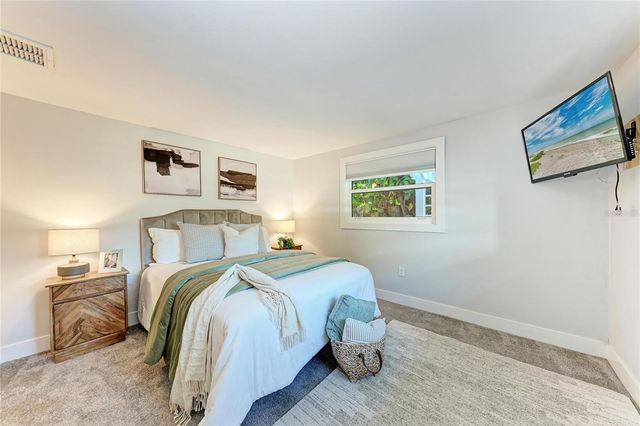 2132 HYDE PARK CIRCLE, Sarasota, FL 34239