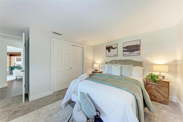 2132 HYDE PARK CIRCLE, Sarasota, FL 34239