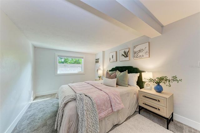 2132 HYDE PARK CIRCLE, Sarasota, FL 34239