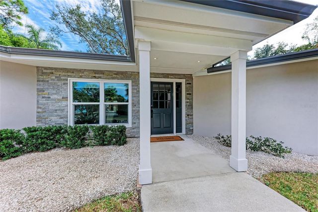 2132 HYDE PARK CIRCLE, Sarasota, FL 34239