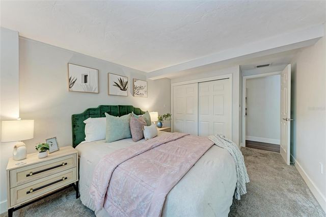 2132 HYDE PARK CIRCLE, Sarasota, FL 34239