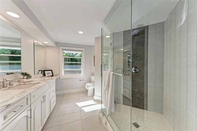 2132 HYDE PARK CIRCLE, Sarasota, FL 34239