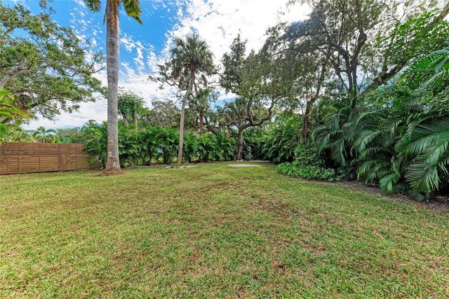 2132 HYDE PARK CIRCLE, Sarasota, FL 34239