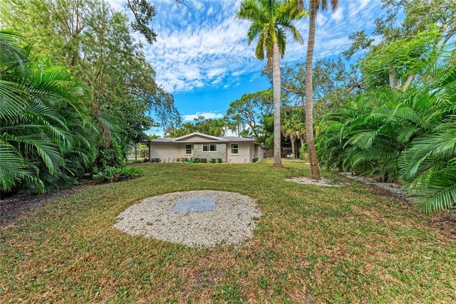 2132 HYDE PARK CIRCLE, Sarasota, FL 34239