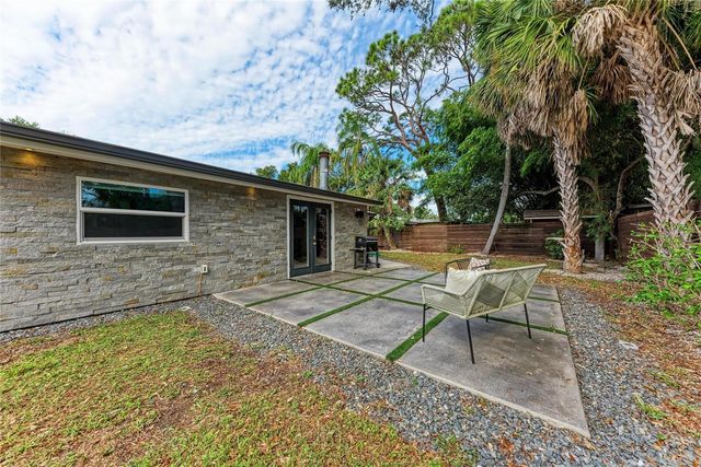 2132 HYDE PARK CIRCLE, Sarasota, FL 34239