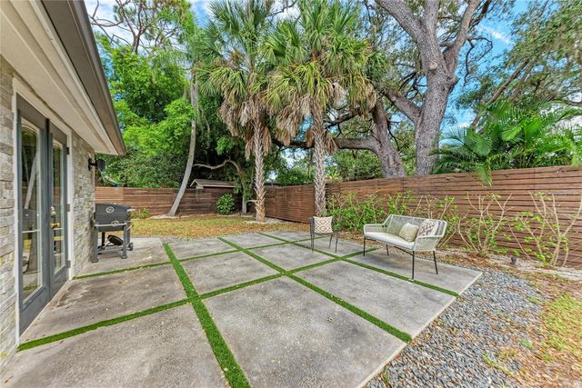 2132 HYDE PARK CIRCLE, Sarasota, FL 34239