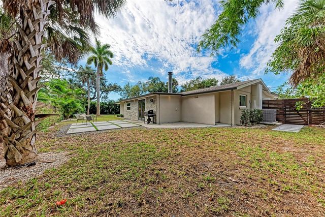 2132 HYDE PARK CIRCLE, Sarasota, FL 34239