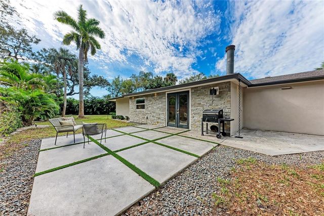 2132 HYDE PARK CIRCLE, Sarasota, FL 34239