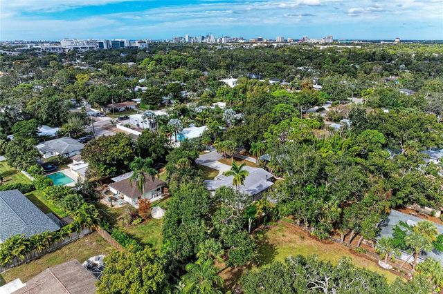 2132 HYDE PARK CIRCLE, Sarasota, FL 34239