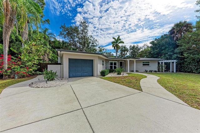 2132 HYDE PARK CIRCLE, Sarasota, FL 34239