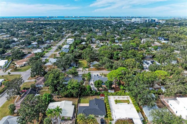 2132 HYDE PARK CIRCLE, Sarasota, FL 34239