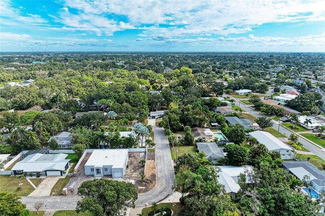 2132 HYDE PARK CIRCLE, Sarasota, FL 34239