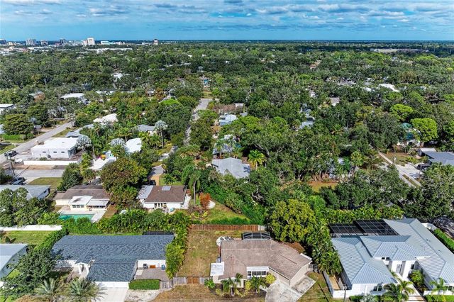 2132 HYDE PARK CIRCLE, Sarasota, FL 34239