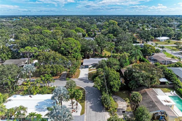 2132 HYDE PARK CIRCLE, Sarasota, FL 34239