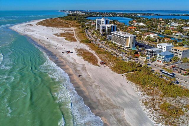 2132 HYDE PARK CIRCLE, Sarasota, FL 34239