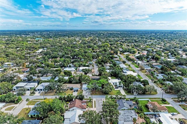 2132 HYDE PARK CIRCLE, Sarasota, FL 34239