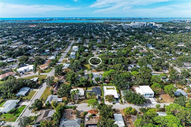 2132 HYDE PARK CIRCLE, Sarasota, FL 34239