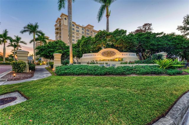 2132 HYDE PARK CIRCLE, Sarasota, FL 34239