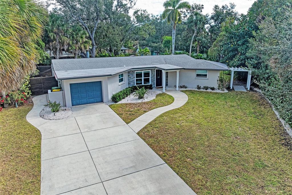 2132 HYDE PARK CIRCLE, Sarasota, FL 34239