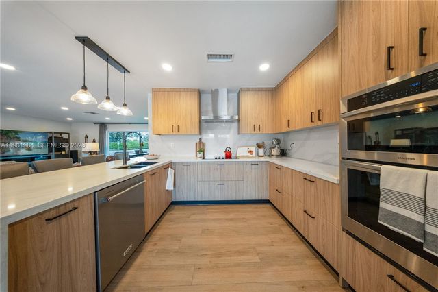 10880 SW 120th St, Miami, FL 33176