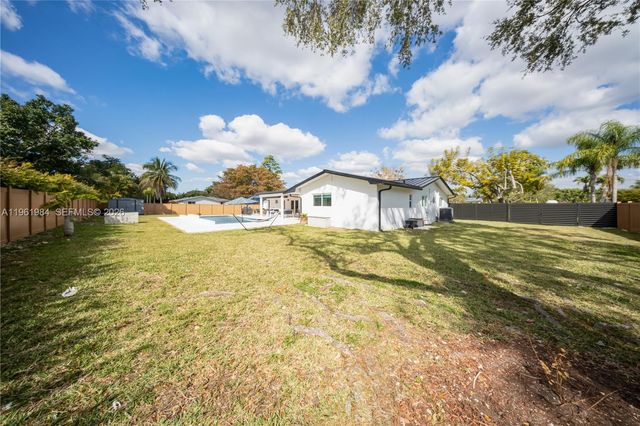 10880 SW 120th St, Miami, FL 33176