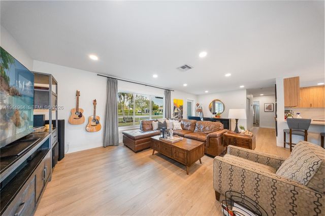 10880 SW 120th St, Miami, FL 33176