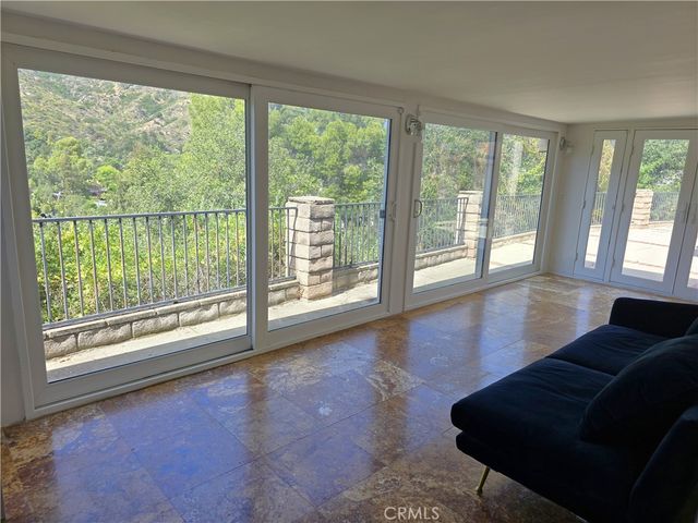 1340 Hillside, Glendale, CA 91208