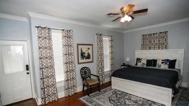 216 W Austin St, Jefferson, TX 75657
