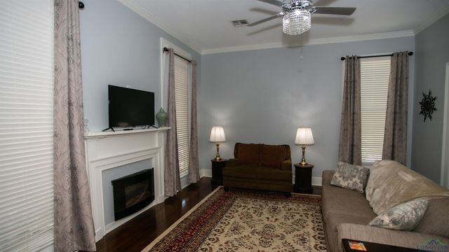 216 W Austin St, Jefferson, TX 75657