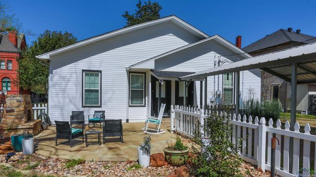216 W Austin St, Jefferson, TX 75657