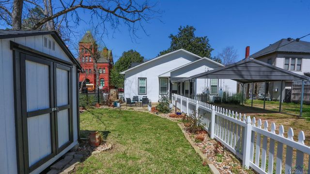 216 W Austin St, Jefferson, TX 75657