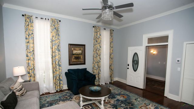 216 W Austin St, Jefferson, TX 75657