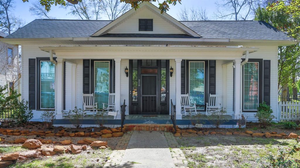216 W Austin St, Jefferson, TX 75657