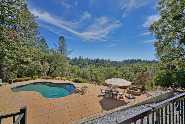4929 Escondito Ct, Camino, CA 95709