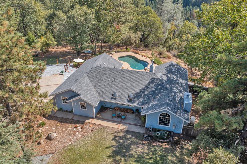 4929 Escondito Ct, Camino, CA 95709